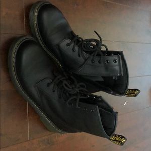 Dr. Martens w/ side zipper